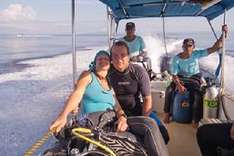 mantas raja ampat, dive boat, raja ampat